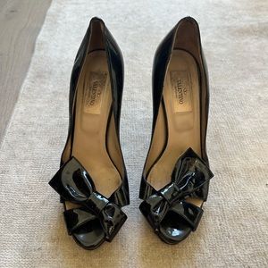 Valentino Garavani Black Patent Bow Heel 36.5 7 7.5